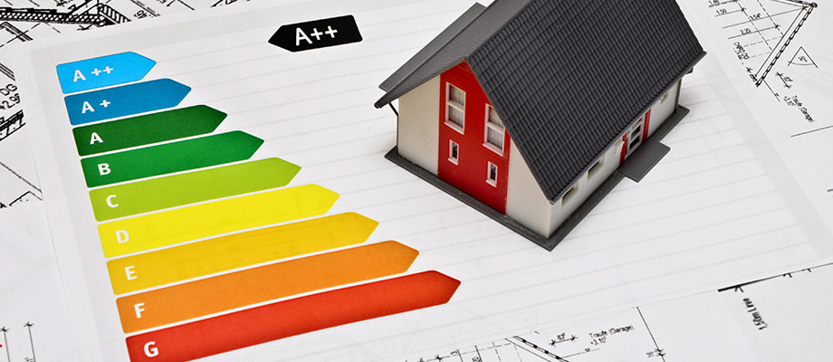 Übersicht der Energieeffizienzratings für Wohnhäuser, die die Energieeinsparung und Umweltfreundlichkeit darstellen.